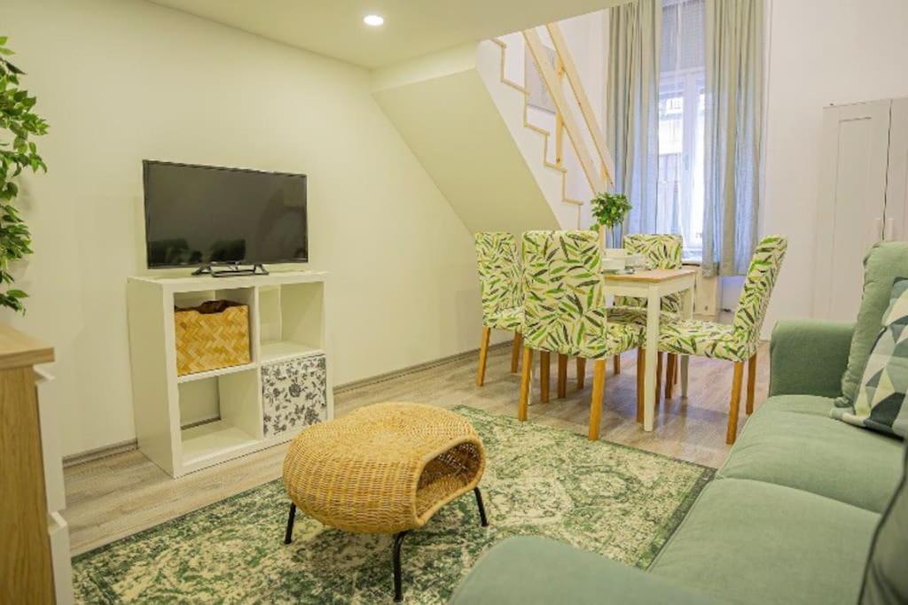 Apartament Cosy Flat In Akacfa Str., Aya Budapeszt Zewnętrze zdjęcie
